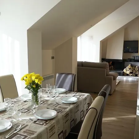 Apartamento Luminoso ático En Con Vistas únicas Y Jardín *
