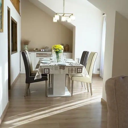 Apartment Luminoso Atico En Con Vistas Unicas Y Jardin