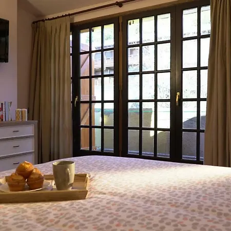 Luminoso Atico En Con Vistas Unicas Y Jardin Apartment Llivia